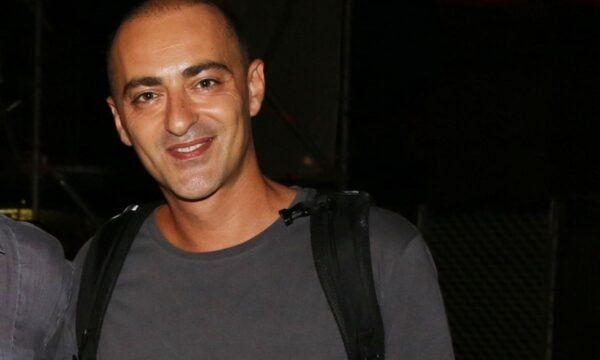 Ο Θανάσης Αλευράς μετακόμισε σε νέο σπίτι – Δείτε το εσωτερικό του και τη μαγευτική του θέα
