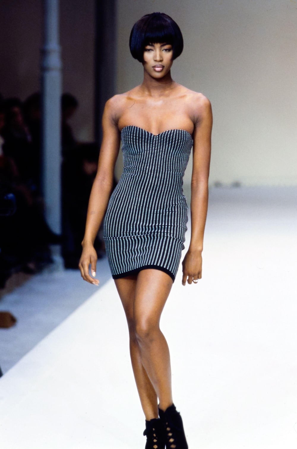 Χριστίνα Πολίτη: Το tube dress μπροστά στην Kate Moss και τα ’90s του Edward Enninful