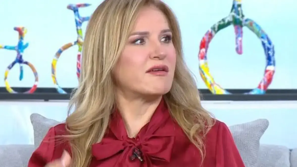 Μπέσσυ Μάλφα: «Δεν είμαι κανενός» – Η ενόχλησή της για τις ερωτήσεις σχετικά με τον Σκιαδαρέση και τις κόρες της