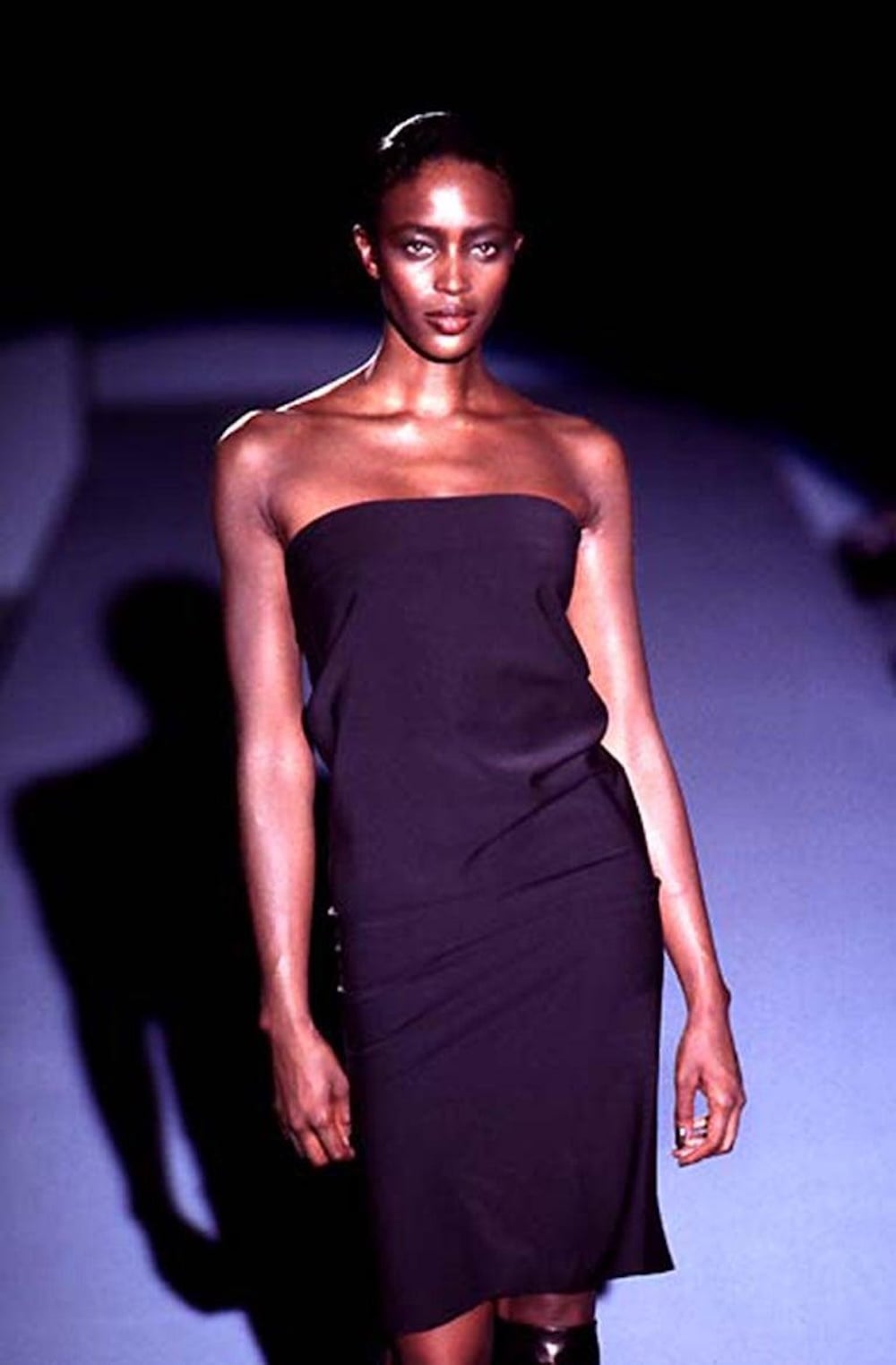 Χριστίνα Πολίτη: Το tube dress μπροστά στην Kate Moss και τα ’90s του Edward Enninful