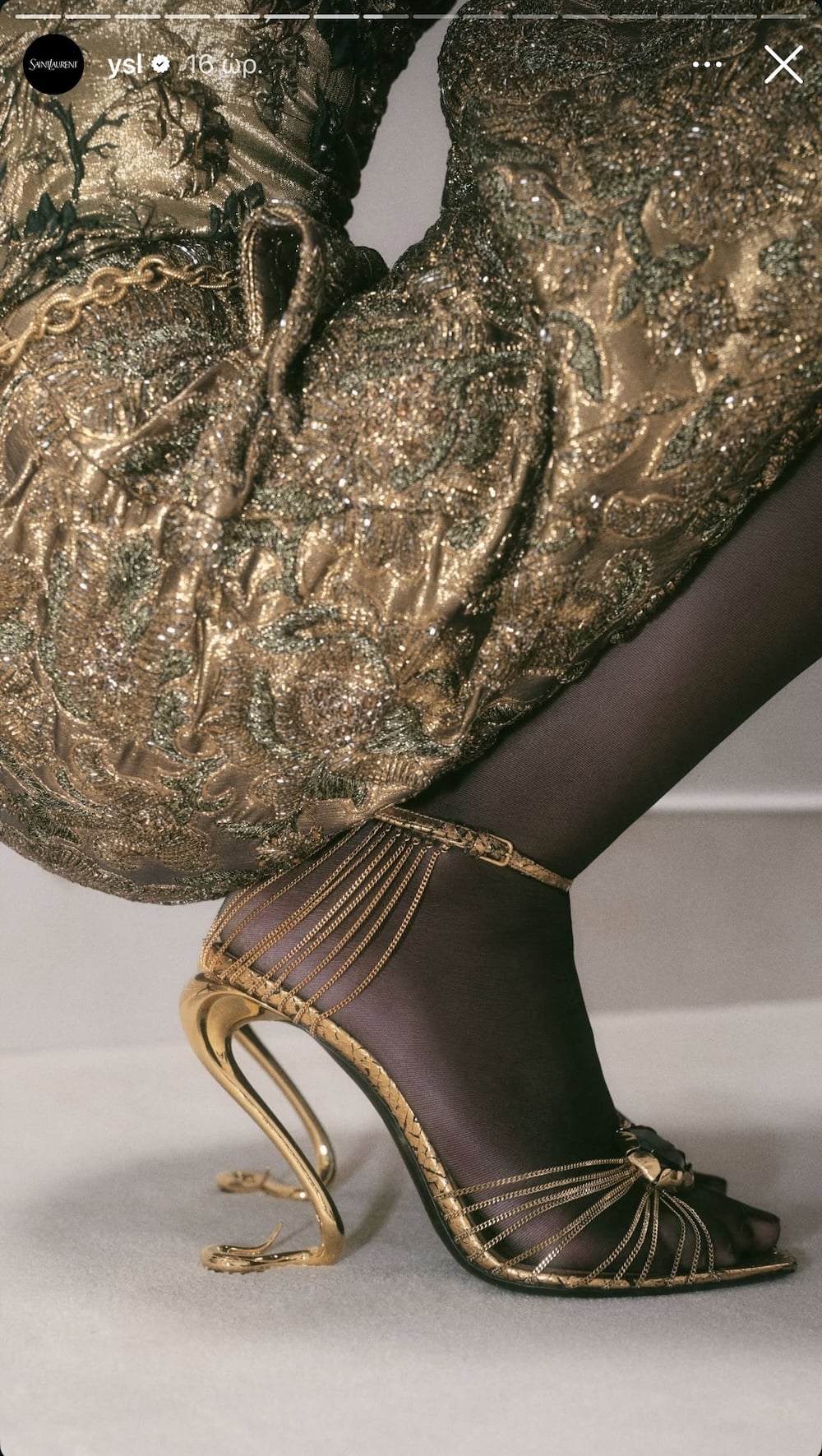 Saint Laurent: Ο Anthony Vaccarello σε μια χρυσή εποχή – η συλλογή για τα 10 χρόνια του στον οίκο