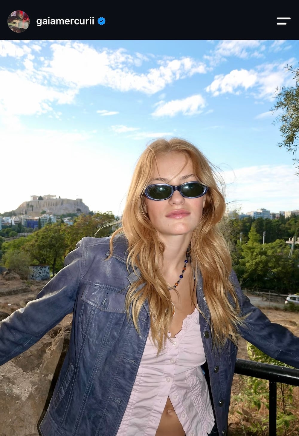 Gaia Mercuri: Η μουσική, η pre-loved μόδα και το μπλε jacket που έχει τη δική του ιστορία