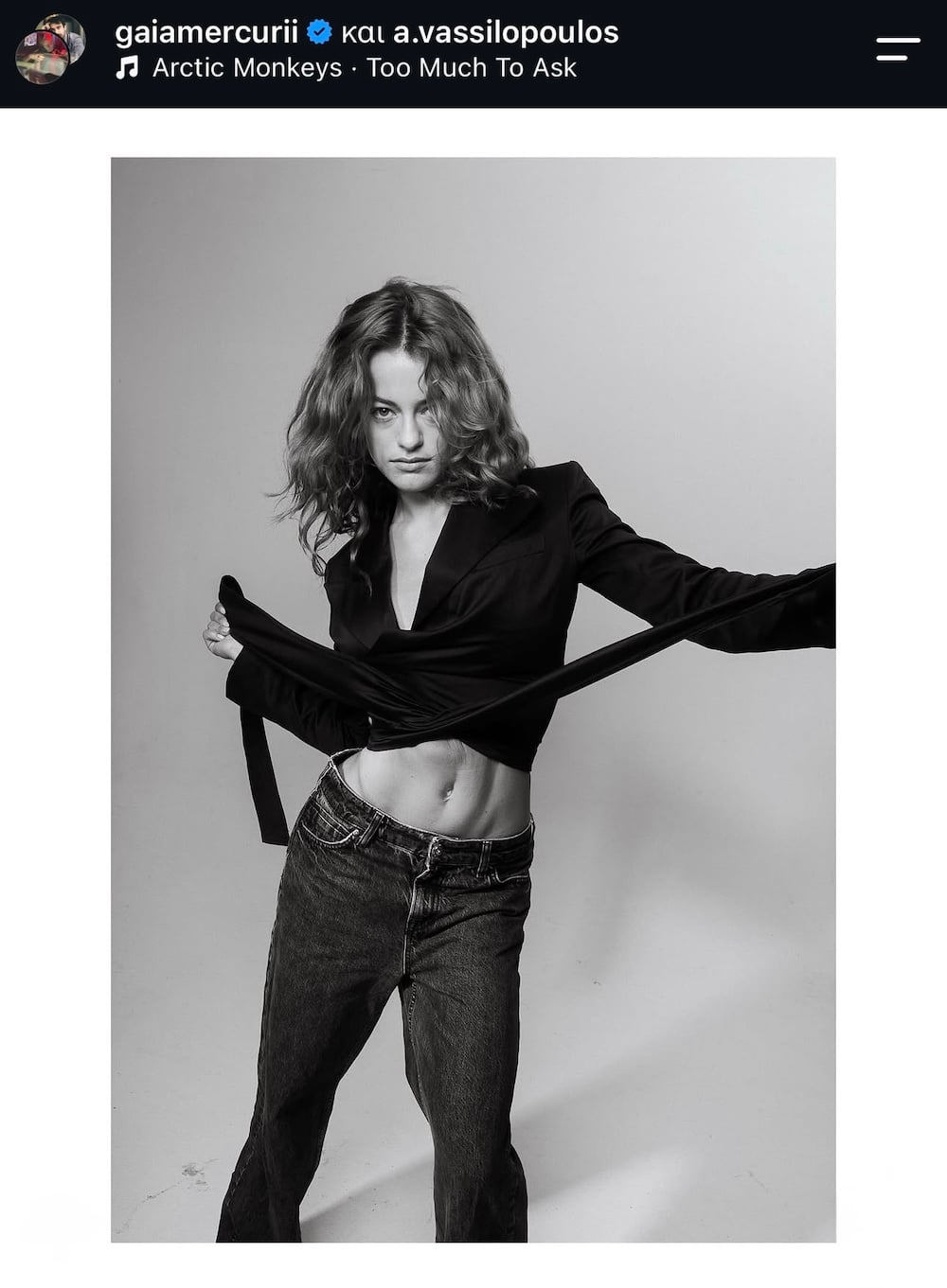 Gaia Mercuri: Η μουσική, η pre-loved μόδα και το μπλε jacket που έχει τη δική του ιστορία