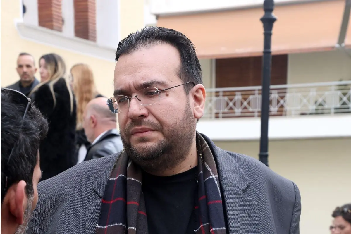 Φίλιππος Καμπούρης: Μεταφέρεται εσπευσμένα στο νοσοκομείο από τα κρατητήρια της ΓΑΔΑ