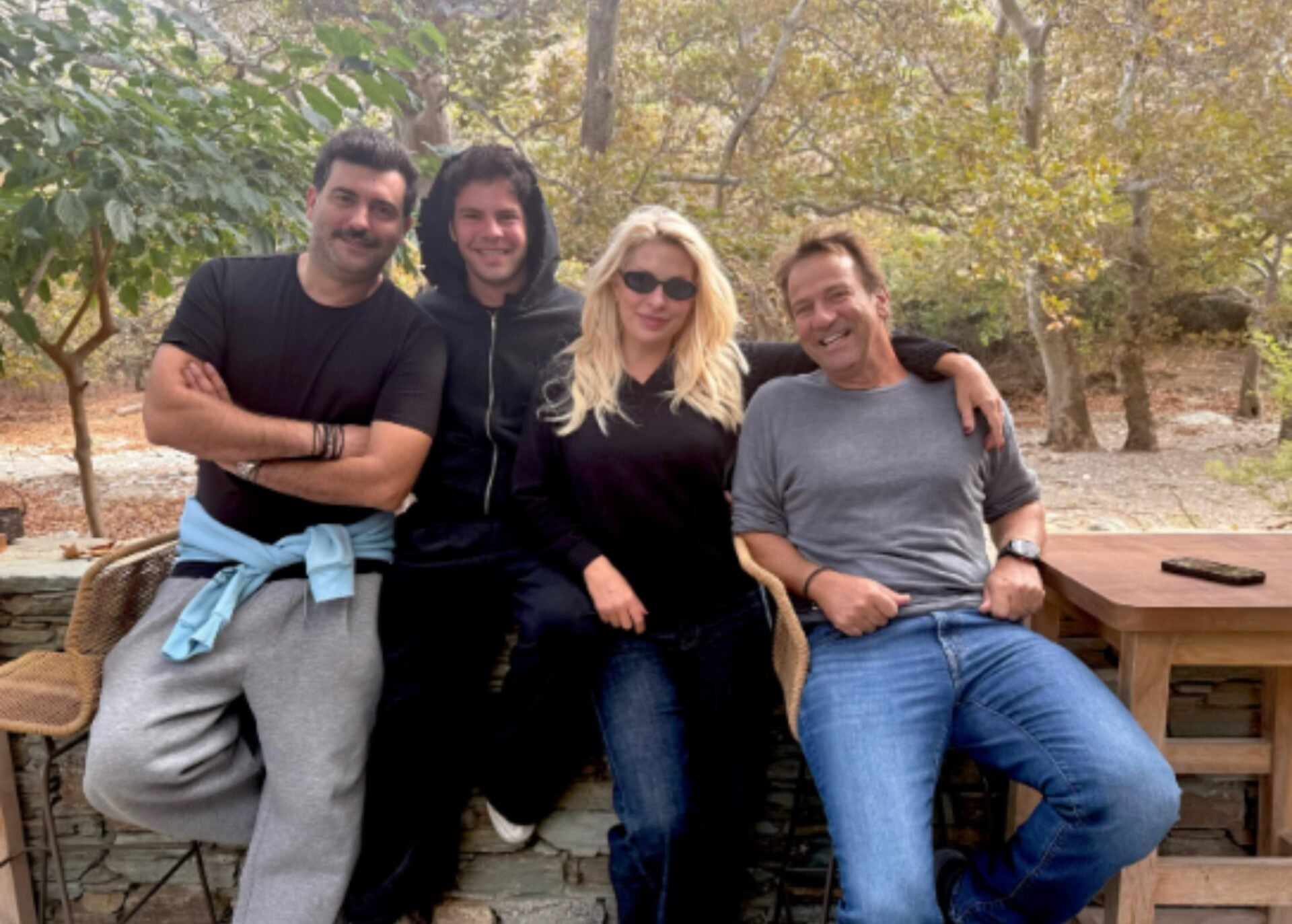 Ελένη Μενεγάκη: Στην Άνδρο μπήκε ο Οκτώβριος με την οικογένειά της – Οι φωτογραφίες