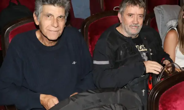 Γιάννης Μπέζος: Νέα χαμογελαστή εμφάνιση μετά την περιπέτεια υγείας μαζί με τον Σπύρο Παπαδόπουλο
