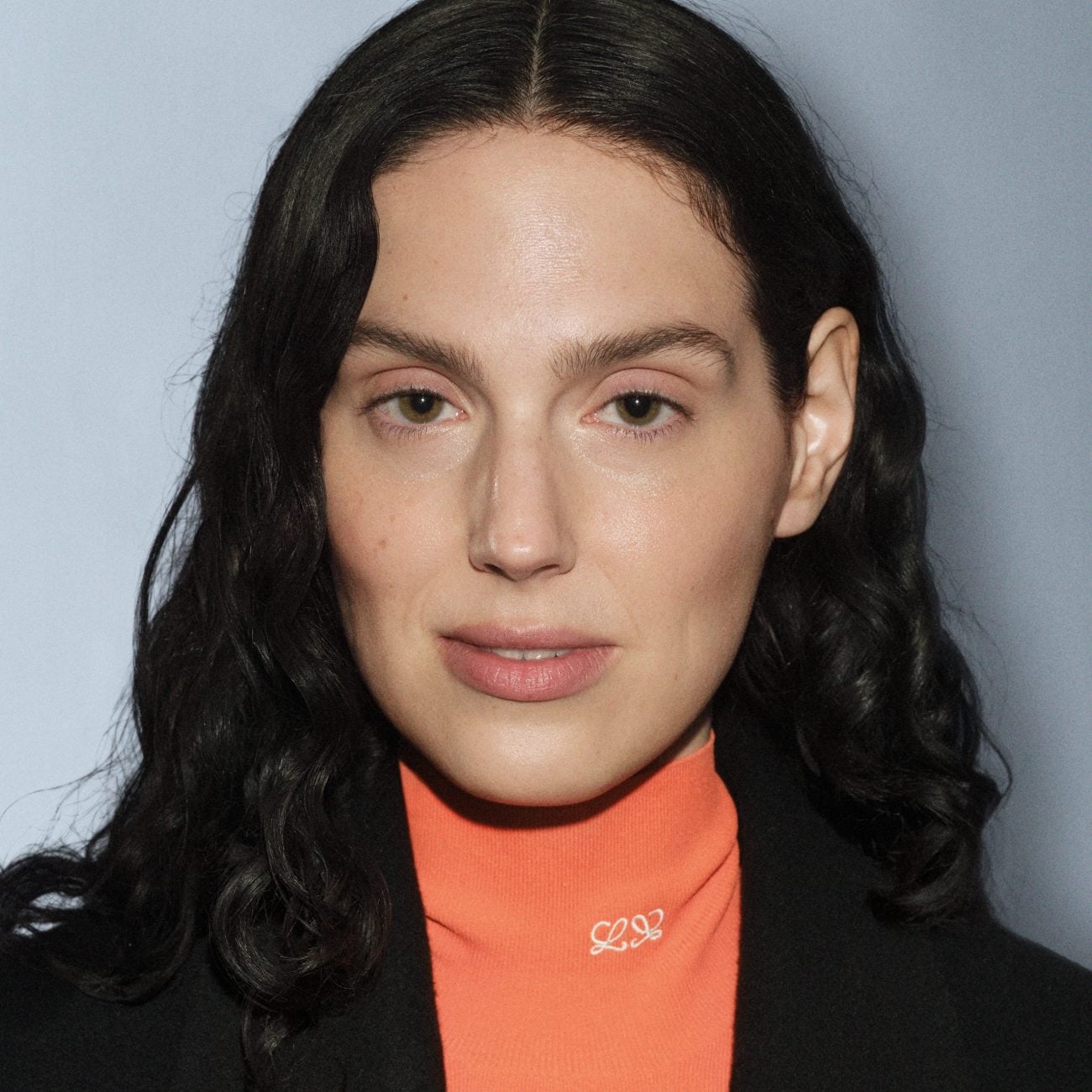 Eva Victor: Νέα πρέσβειρα της LOEWE μετά την επιτυχία του «Sorry, Baby»