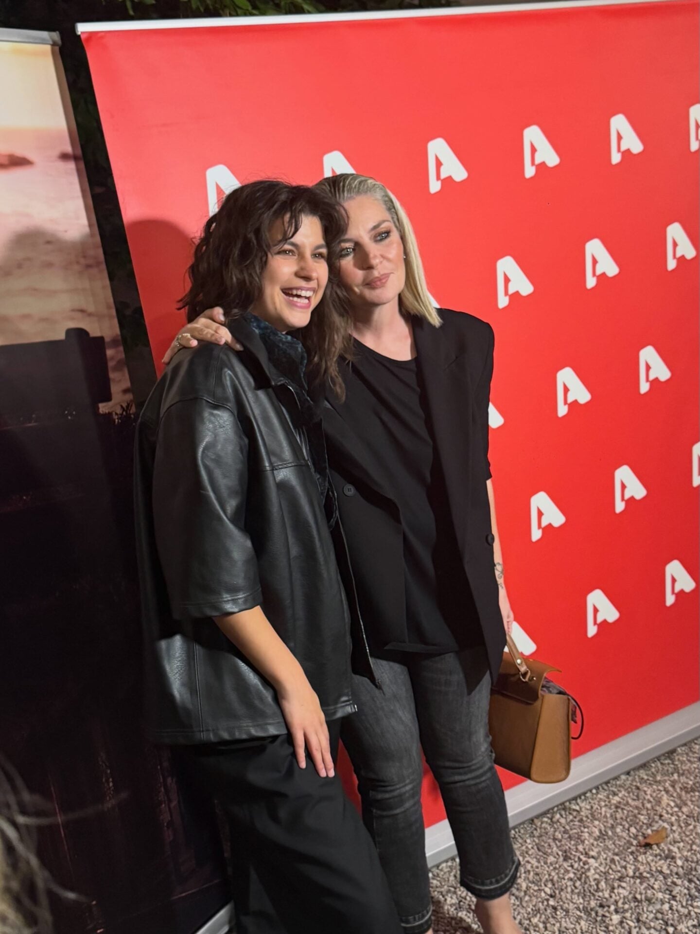 «Μια γυναίκα»: Το espressonews.gr στην avant premiere με τη Δανάη Παππά και τα «παιδιά» της – Όσα είπε η ηθοποιός
