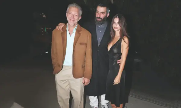 «Θυσία»: Η Εμιλυ Ραταϊκόφσκι στο πλευρό του Ρομέν Γαβρά στη Στέγη του Ιδρύματος Ωνάση