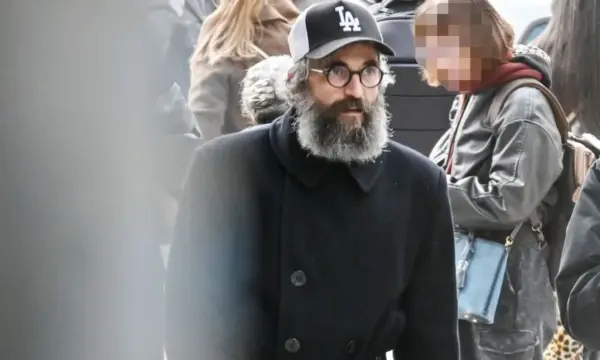 Άρης Σερβετάλης: «Ήμουν ένα βήμα πριν από την καταστροφή» – Η εξομολόγηση για τις ουσίες