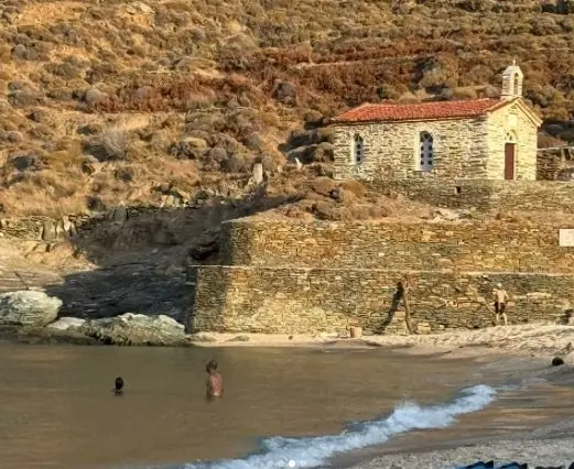 Ελένη Μενεγάκη: Στην Άνδρο μπήκε ο Οκτώβριος με την οικογένειά της – Οι φωτογραφίες