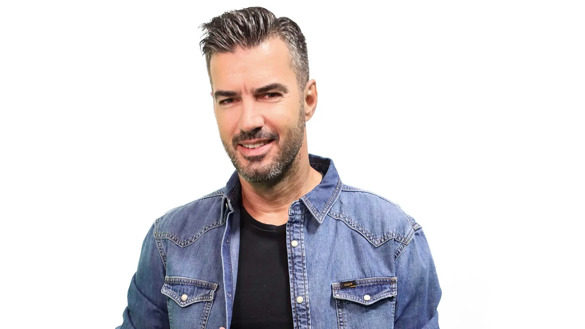 Γιάννης Τσιμιτσέλης: «Από φίλους λαμόγια άλλο τίποτα» – Η πρεμιέρα του «Παγόβουνου» και το τηλεπαιχνίδι στον ΣΚΑΪ