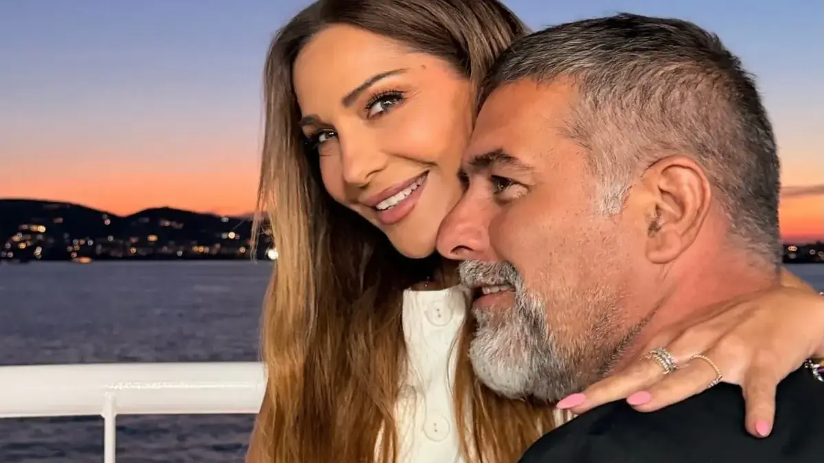 Η Δέσποινα Βανδή εξομολογείται δημόσια τον έρωτά της στον Βασίλη Μπισμπίκη: «Προσεύχομαι να μείνω για πάντα εδώ»