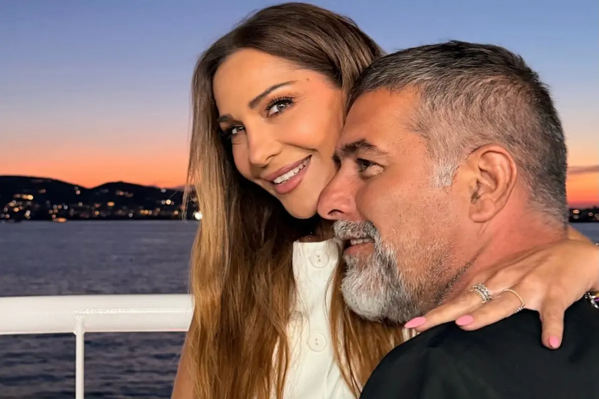 Η Δέσποινα Βανδή εξομολογείται δημόσια τον έρωτά της στον Βασίλη Μπισμπίκη: «Προσεύχομαι να μείνω για πάντα εδώ»