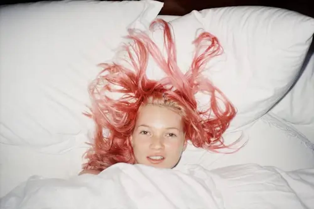 Χριστίνα Πολίτη: Το tube dress μπροστά στην Kate Moss και τα ’90s του Edward Enninful