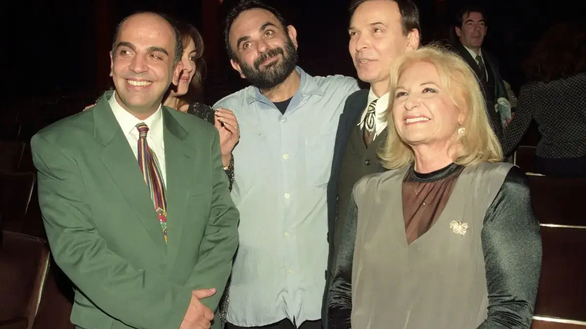 Γιάννης Ζουγανέλης αποχαιρετά την κουμπάρα του, Μπέτυ Βαλάση