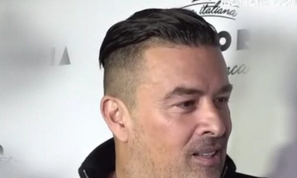 Γιάννης Αϊβάζης: Άφησε ανοιχτό το ενδεχόμενο για δεύτερο γάμο – «Αυτό είναι το καλημέρα; Να με αποκαταστήσετε;»