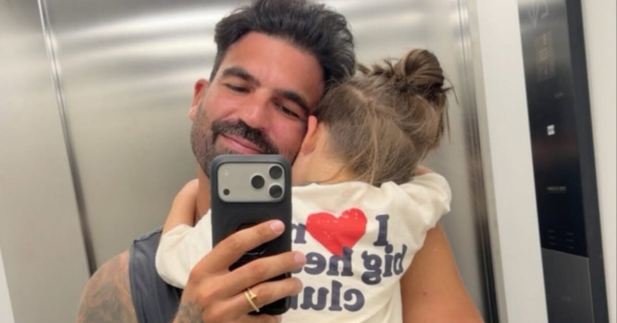 Δημήτρης Αλεξάνδρου: Η τρυφερή φωτογραφία με τον γιο του στην αγκαλιά του – «Εκεί που σταματάνε όλα»