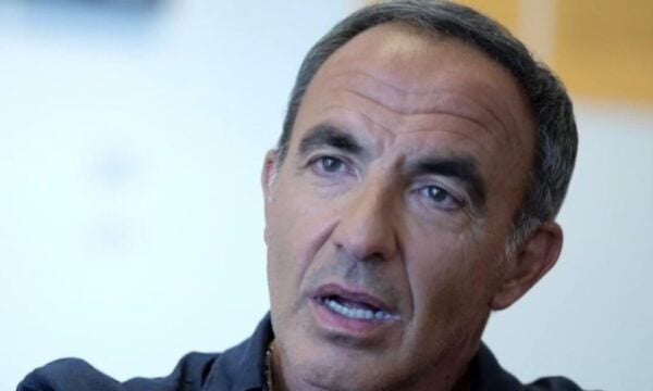 Νίκος Αλιάγας: Η ωραιότερη φωτογραφία του ήταν και η πιο σκληρή – Η εικόνα από την κηδεία του πατέρα του