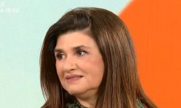 Άννα Κουρή: Είχαν προτείνει ριμέικ των «Μεν και Δεν», όμως ο Χάρης Ρώμας επέλεξε το «Καφέ της Χαράς»