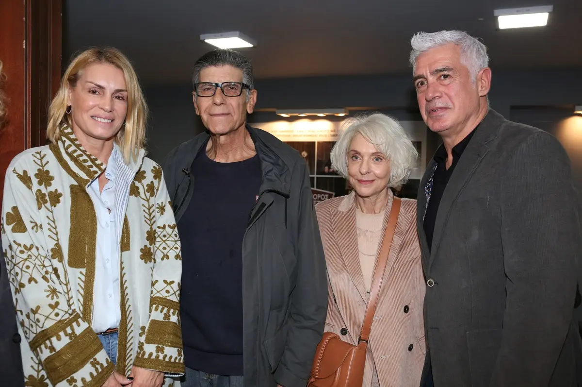 Αντώνης Νικοπολίδης: Η βραδινή έξοδος με τη σύζυγό του στο θέατρο Αλκυονίς