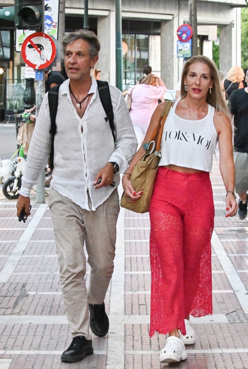 Αθηνά Μαξίμου – Αιμίλιος Χειλάκης: Βόλτα με χαλαρή διάθεση στο κέντρο της Αθήνας – Φωτογραφίες