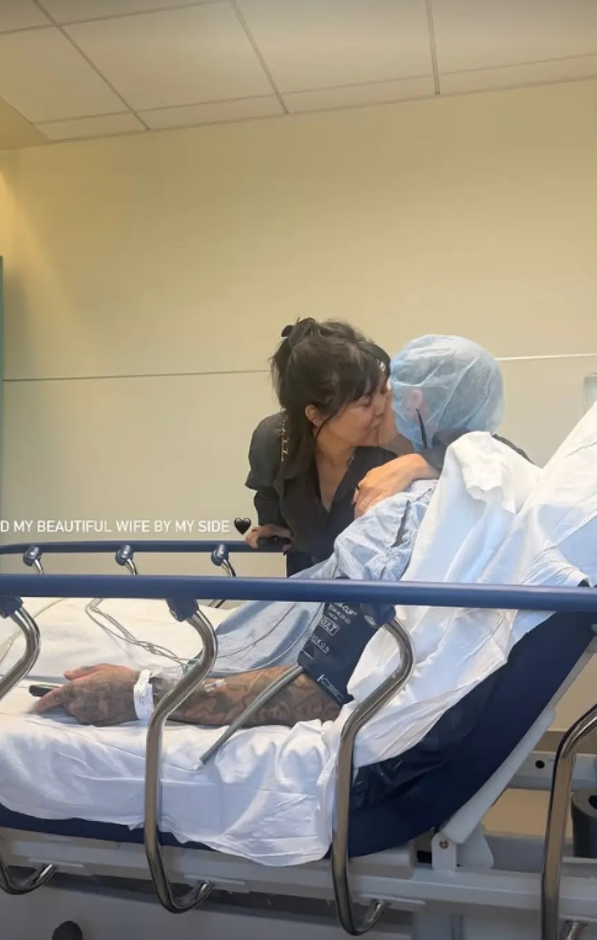 Ο Τράβις Μπάρκερ νοσηλεύεται – Το τρυφερό φιλί που αντάλλαξε με την Κόρτνεϊ Καρντάσιαν