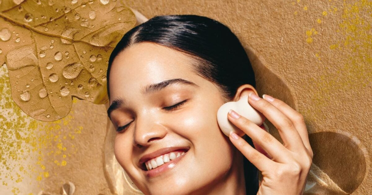 Beauty blender: Πώς να το χρησιμοποιήσεις σωστά για αψεγάδιαστη βάση που διαρκεί όλη μέρα