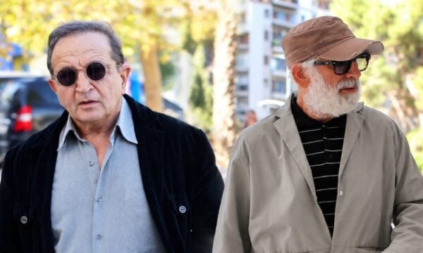 Σπύρος Μπιμπίλας: Η πρώτη απάντησή του μετά την επίθεση του Πέτρου Φιλιππίδη στο δικαστήριο – «Οι ύβρεις και οι προσβολές με αφήνουν αδιάφορο»