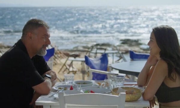 «Δύο μαύρα πουκάμισα»: Η Μαρκέλλα και ο Μανούσος ζουν μια ξέγνοιαστη μέρα – Τι θα δούμε απόψε