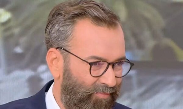 Άγγελος Μπράτης: Μιλά με περηφάνια για τη μητριαρχική οικογένειά του και την αγάπη του για τις γυναίκες