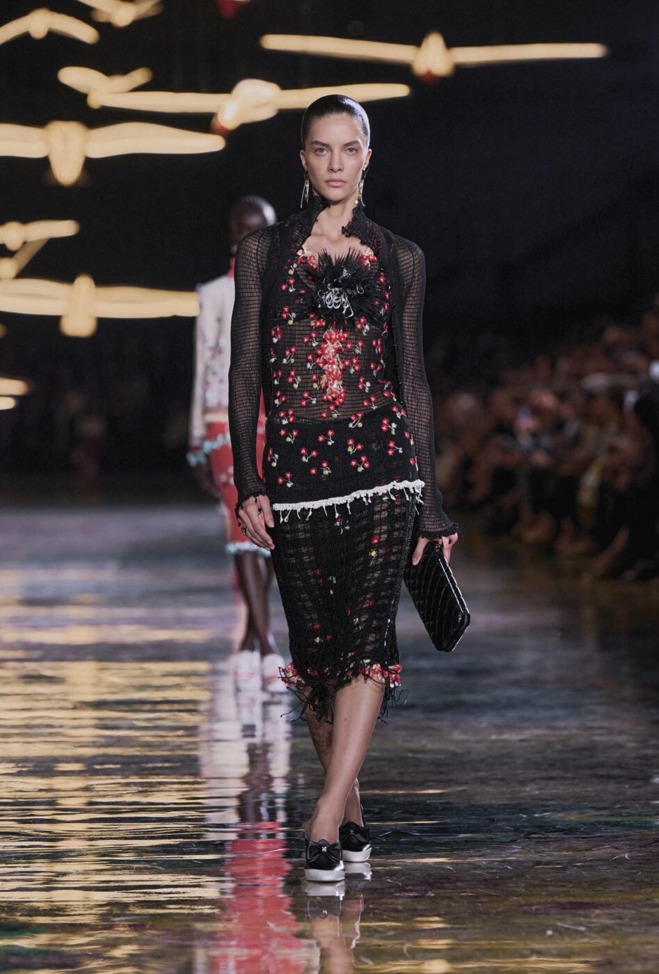 Chanel SS27: Ο Matthieu Blazy ξαναδιαβάζει την ιστορία του οίκου μέσα από τη Gabrielle Chanel