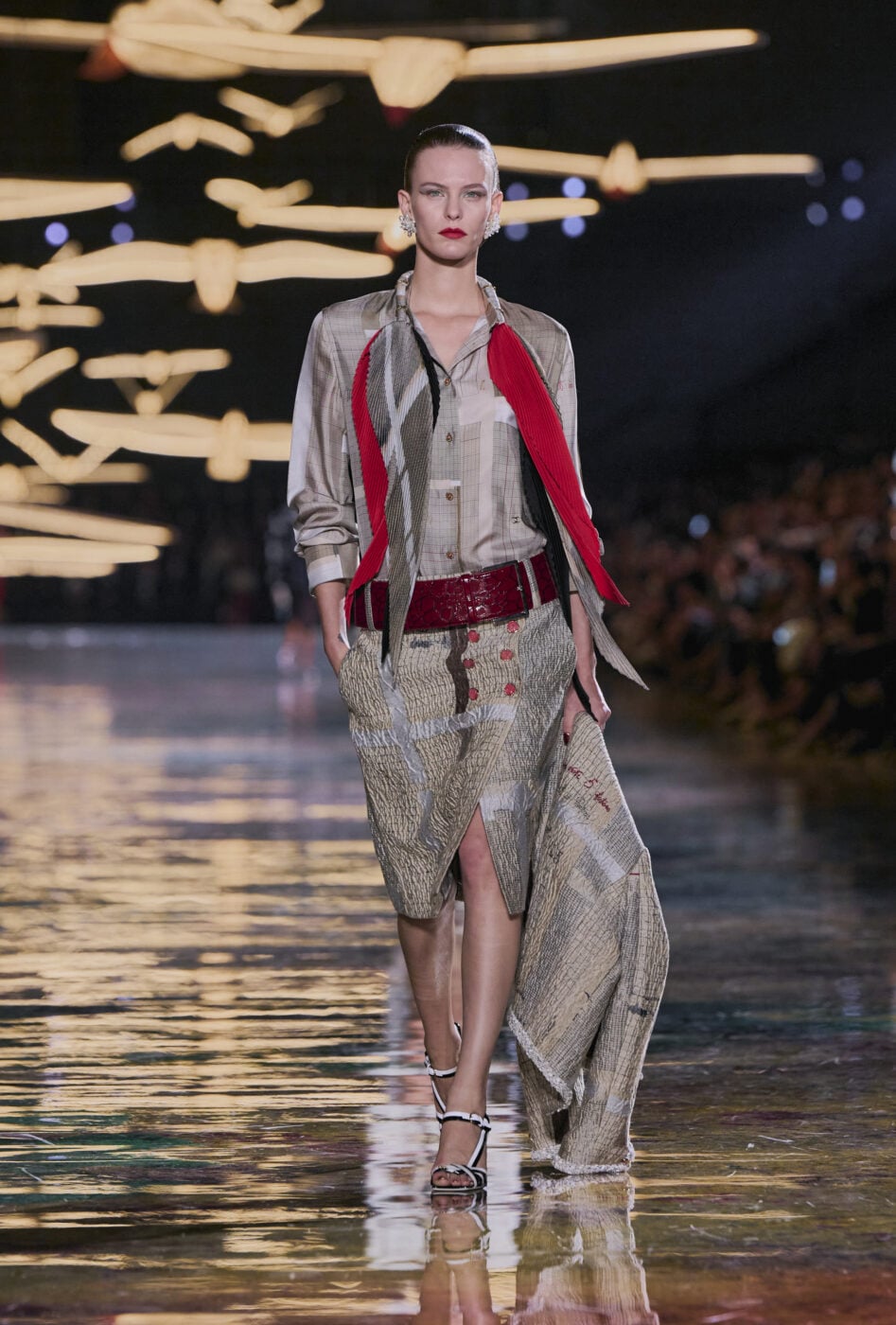 Chanel SS27: Ο Matthieu Blazy ξαναδιαβάζει την ιστορία του οίκου μέσα από τη Gabrielle Chanel