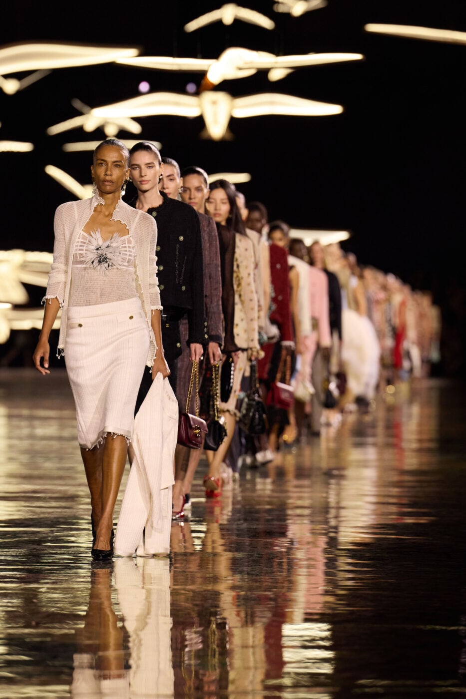 Chanel SS27: Ο Matthieu Blazy ξαναδιαβάζει την ιστορία του οίκου μέσα από τη Gabrielle Chanel