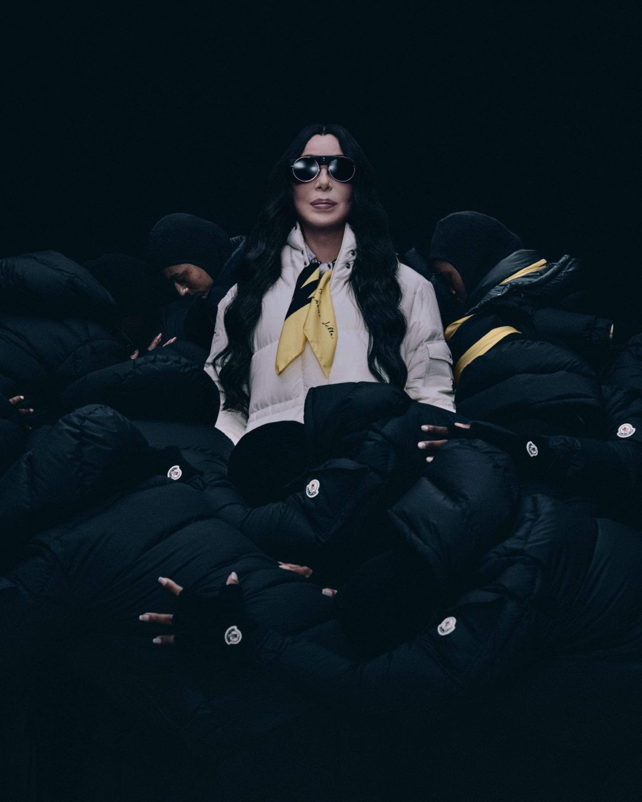 Moncler: Η Cher, η Grace Jones και η Jennie επαναφέρουν τέσσερα κλασικά μπουφάν