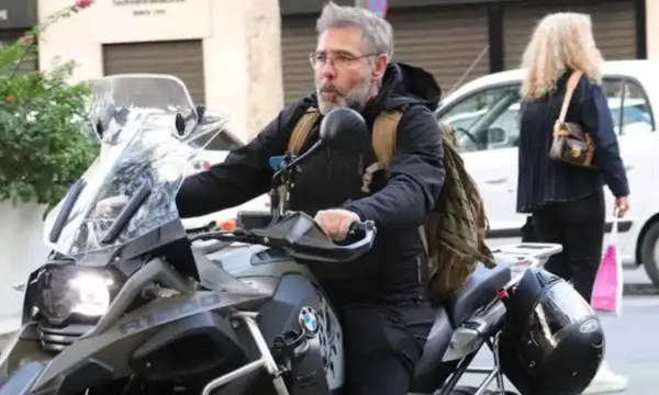 Θοδωρής Αθερίδης: Ο Δημήτρης Παπάζογλου αμφισβητεί τις σκηνοθετικές του ικανότητες – «Είναι κακός σκηνοθέτης, πολύ λάδι και από τηγανίτα τίποτα»