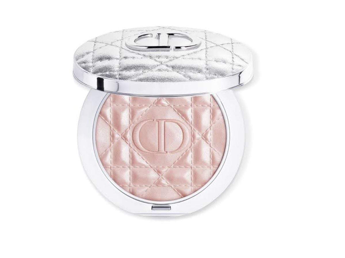3 highlighters για ώριμες επιδερμίδες που προσφέρουν φυσική λάμψη χωρίς να τονίζουν τις λεπτές γραμμές