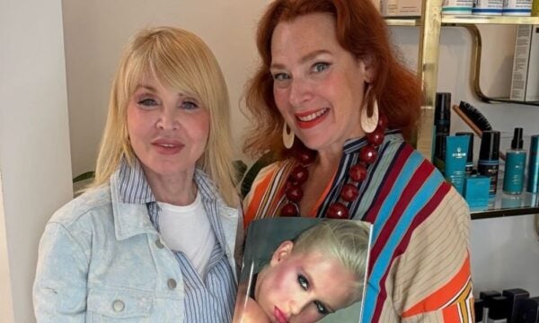 Disco Beauty: Το βιβλίο της Sandy Linter επιστρέφει, σχεδόν 50 χρόνια μετά, με την τολμηρή αισθητική των ’70s