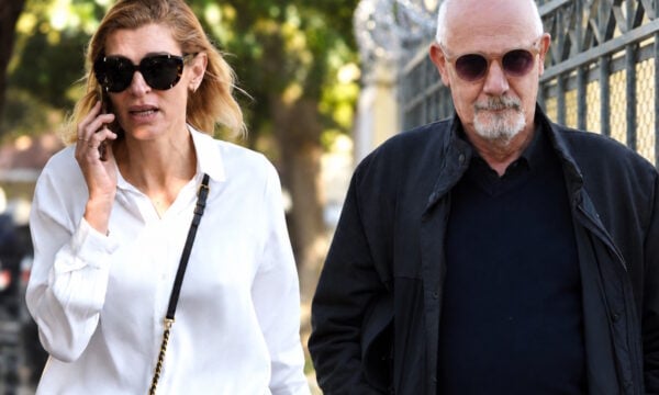 Ζέτα Δούκα: «Η κλωτσιά με πέτυχε στο στέρνο, χτύπησα σε καλοριφέρ» – Η κατάθεσή της στη δίκη με τον Γιώργο Κιμούλη