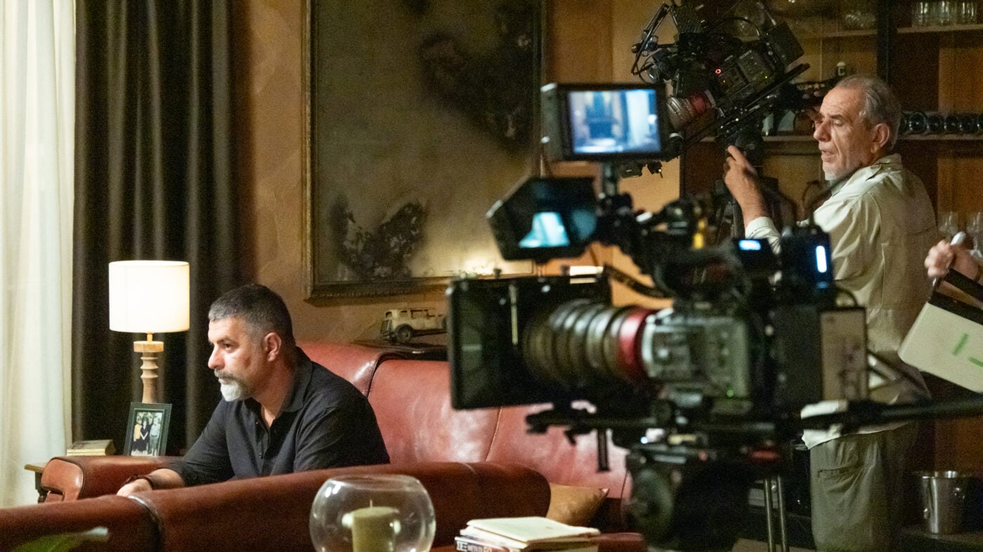 «Δύο μαύρα πουκάμισα»: Backstage φωτογραφίες από τα γυρίσματα της νέας δραματικής σειράς του MEGA