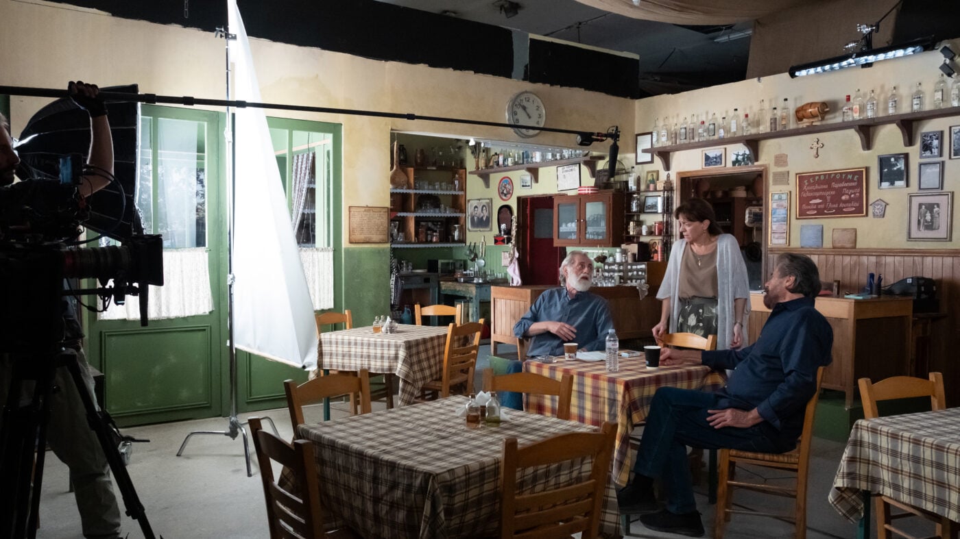 «Δύο μαύρα πουκάμισα»: Backstage φωτογραφίες από τα γυρίσματα της νέας δραματικής σειράς του MEGA