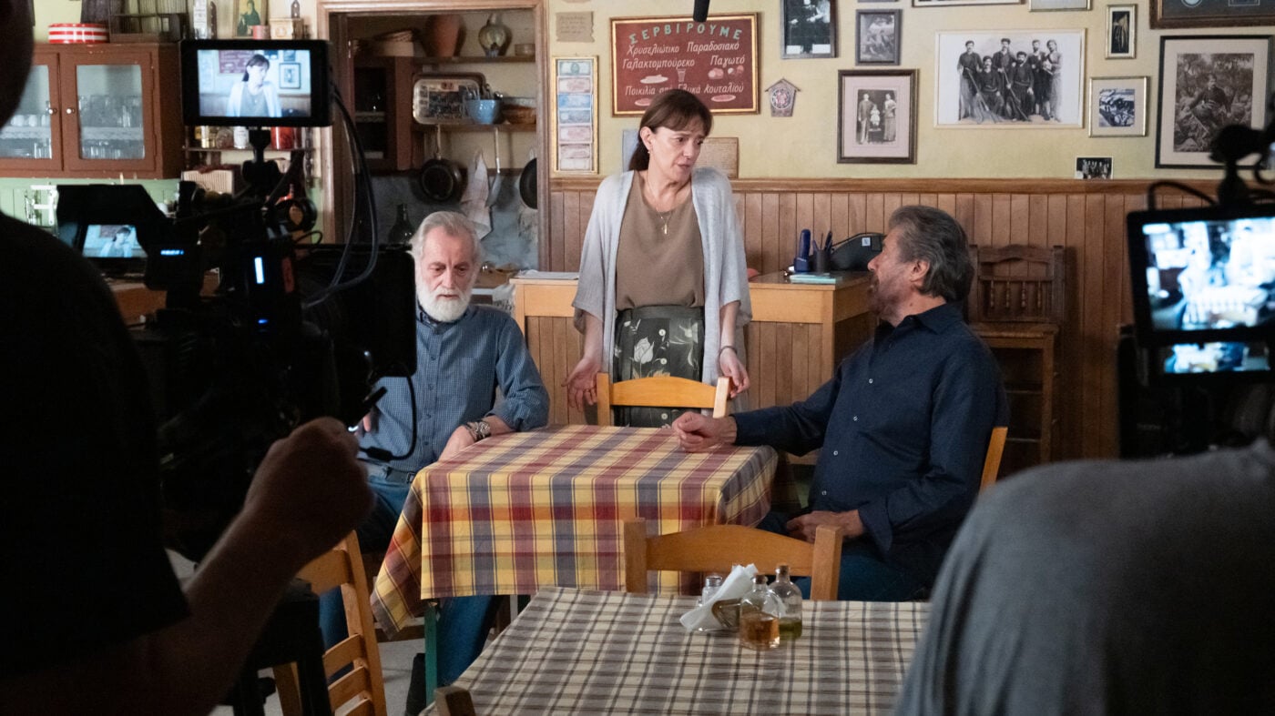«Δύο μαύρα πουκάμισα»: Backstage φωτογραφίες από τα γυρίσματα της νέας δραματικής σειράς του MEGA