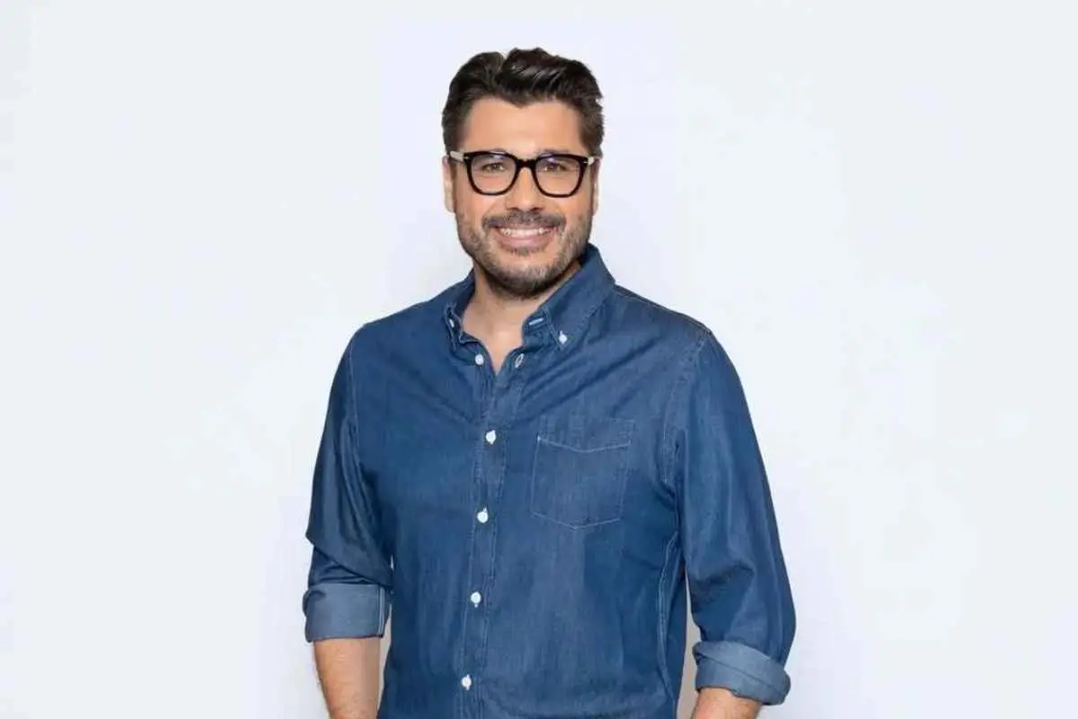 Έλενα Τσαγκρινού: Με τον γιο της στο σπίτι του Λάμπρου Κωνσταντάρα