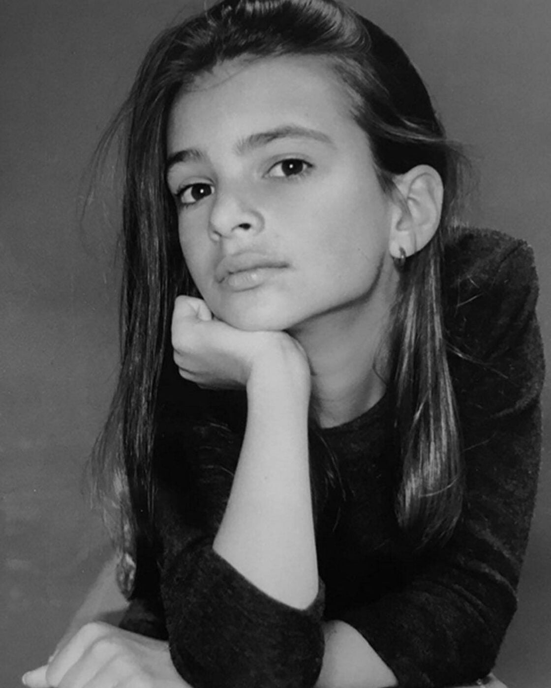 Emily Ratajkowski: Από το «Blurred Lines» στις φεμινιστικές πορείες, στο πλευρό του Romain Gavras στην Αθήνα