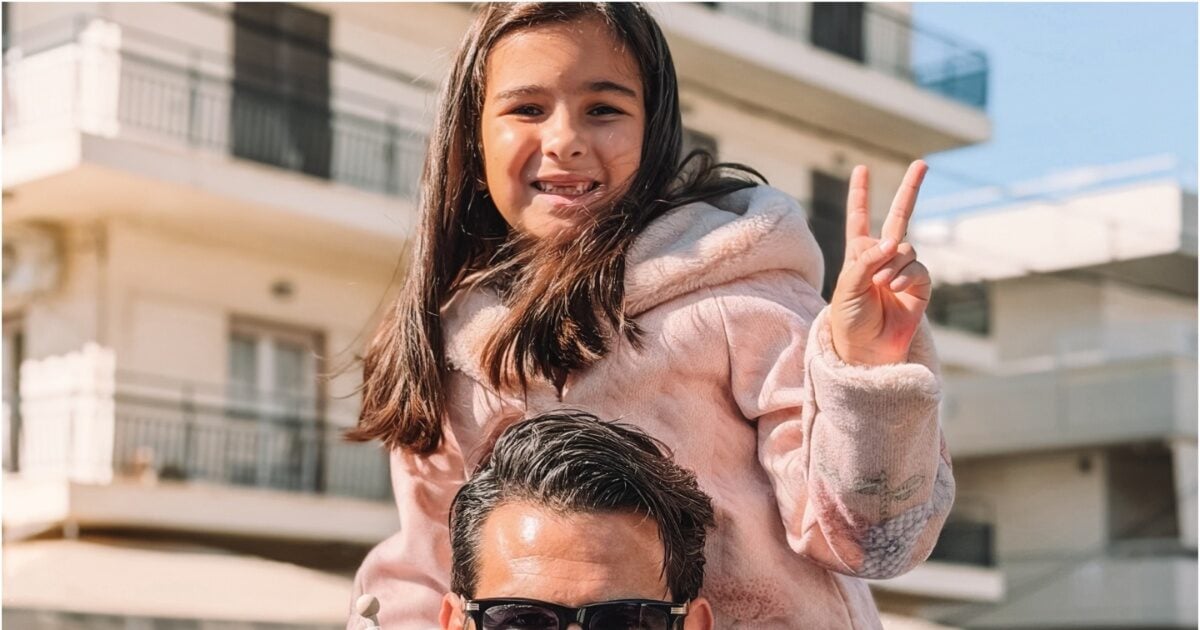 Ετεοκλής Παύλου: Με την κόρη του, Μελίτα, στην παρέλαση της 28ης Οκτωβρίου