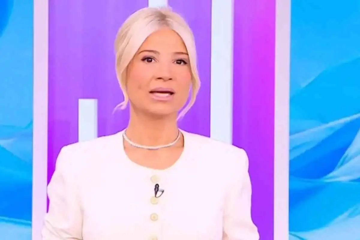 Φαίη Σκορδά: «Στο τηλέφωνο ο Μπομπ ούρλιαζε» – Η οργή του για τα περί οικονομικής καταστροφής του Μαζωνάκη