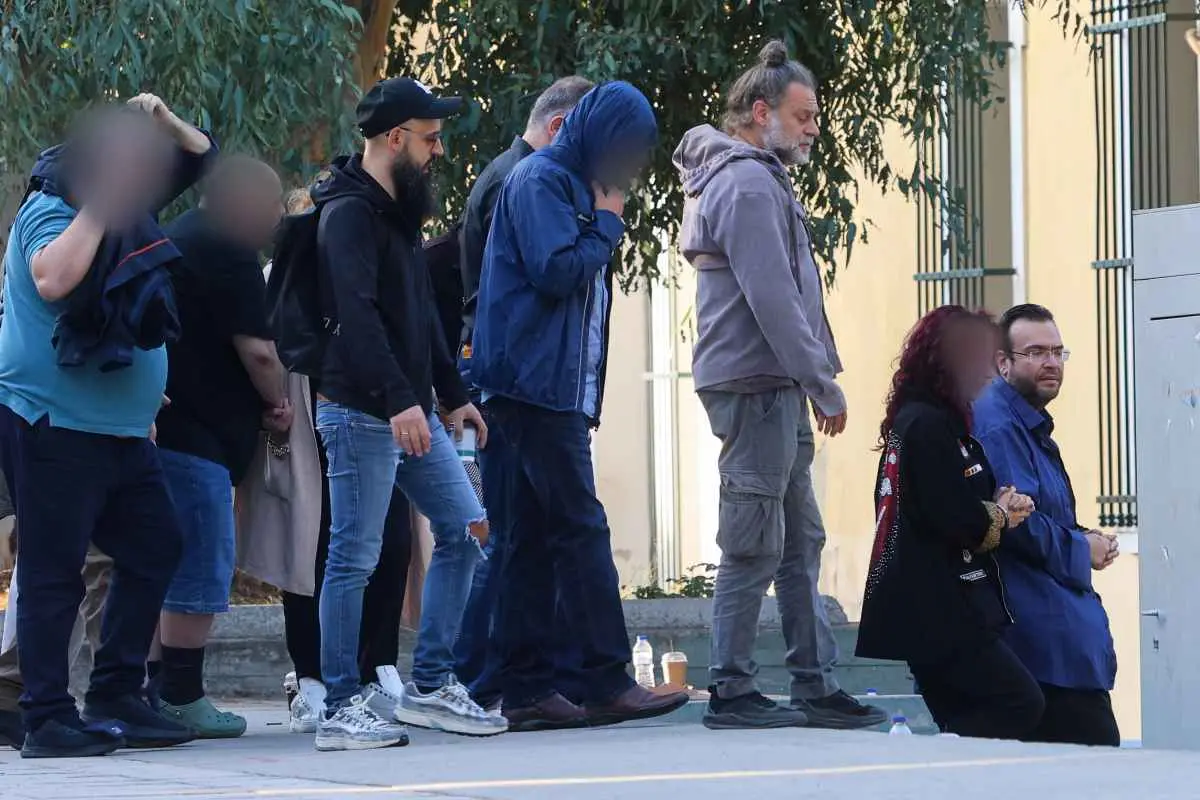 Φίλιππος Καμπούρης: «Υπέγραφα σε ό,τι μου ζητούσε» – Τι αποκάλυψε ο «Mr Κωλοτούμπας» για τη συνεργασία τους