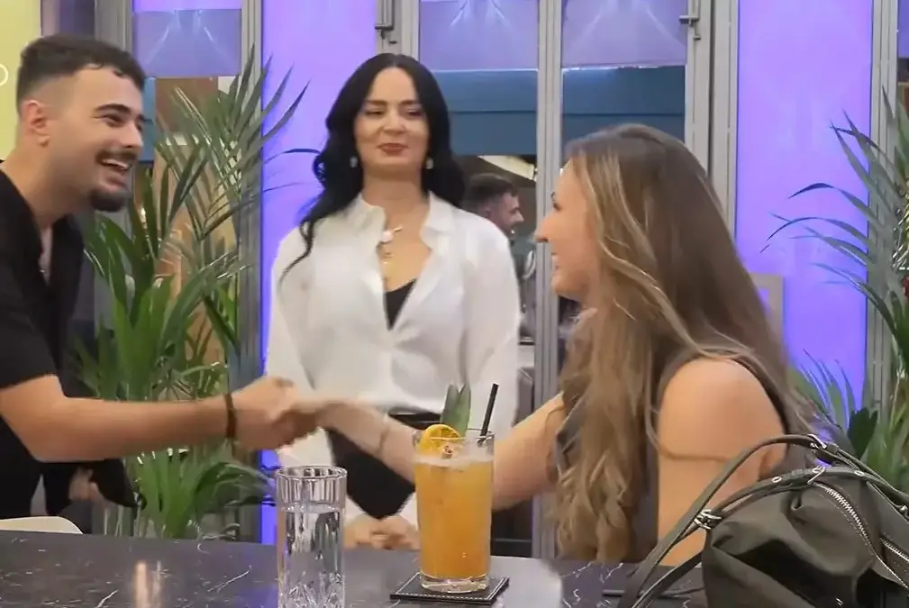 First Dates: Γιάννης και Πόπη, «ξαναμμένο» ζευγάρι από το καλησπέρα – «Θες να σε καβαλήσω;»