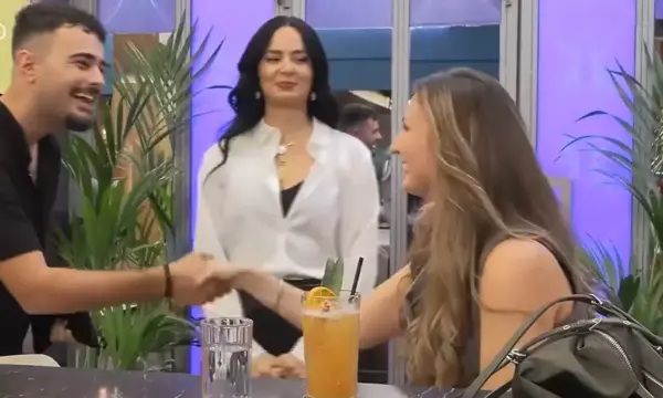 First Dates: Γιάννης και Πόπη, «ξαναμμένο» ζευγάρι από το καλησπέρα – «Θες να σε καβαλήσω;»