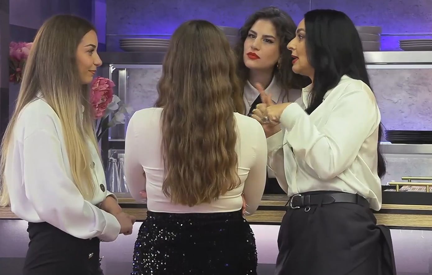 First Dates: Κολλητές πήγαν για σύντροφο και άλλαξαν παρτενέρ σε απρόσμενη ανατροπή